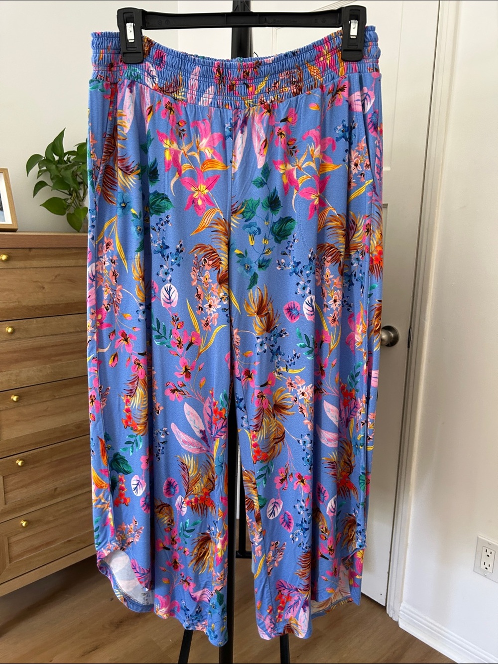 Soma Capri Pajama Pants. Size small. 24” inseam. 😍